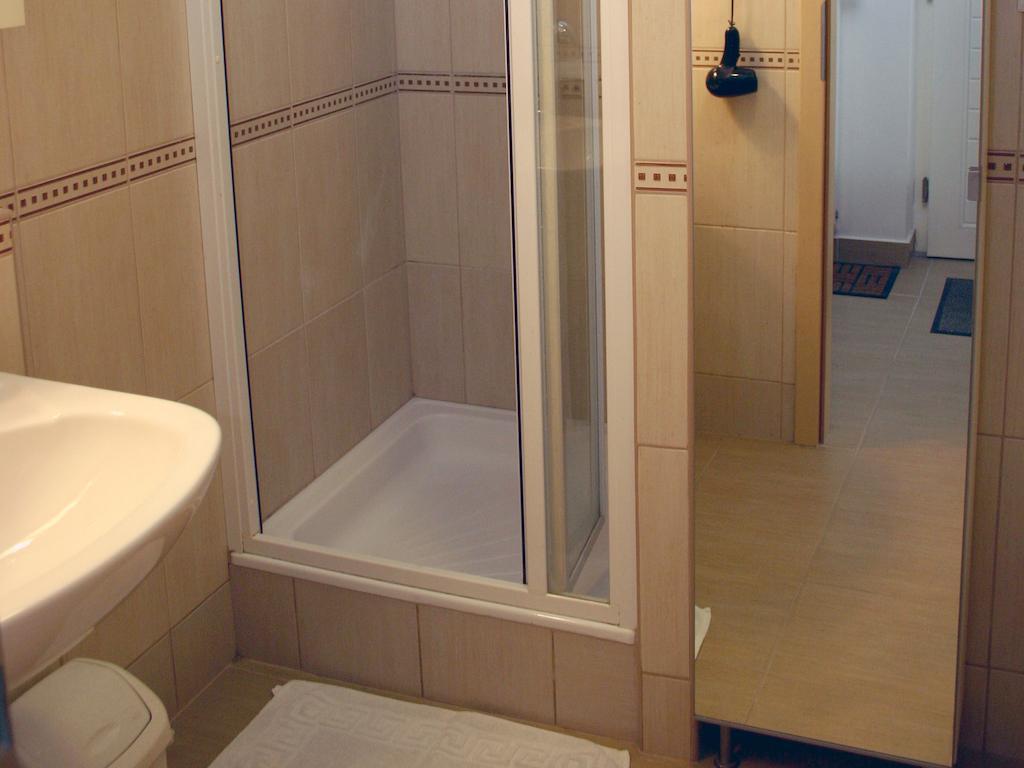 Arriva Apartment, Optional Indoor Parking Budapest Bagian luar foto